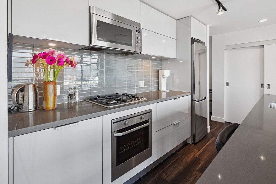 2102 128 W Cordova Street