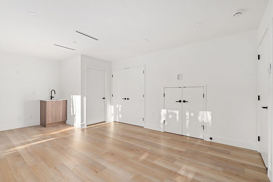 SL 1 2333 E 54th Avenue