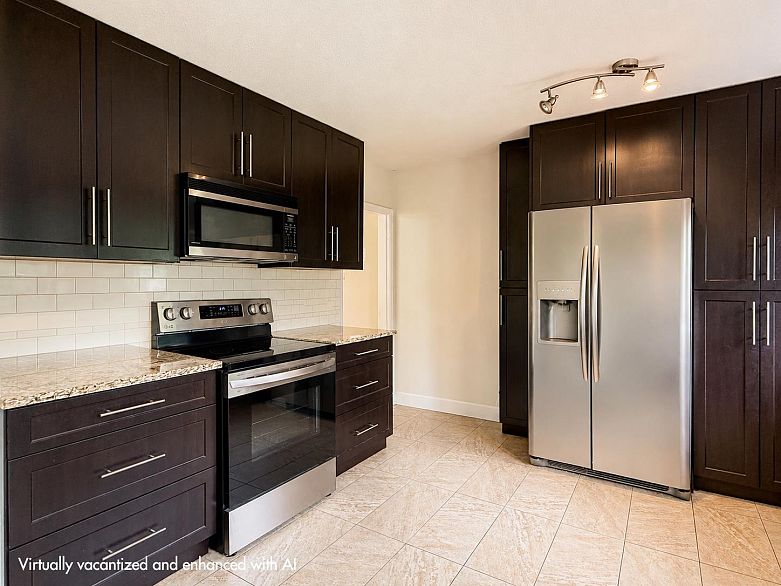 2576 Wall Street