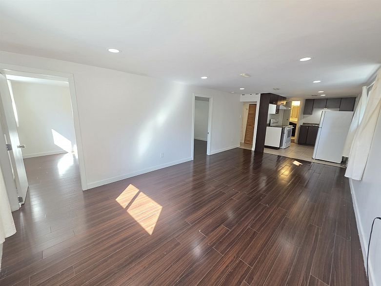 149 E 47th Avenue