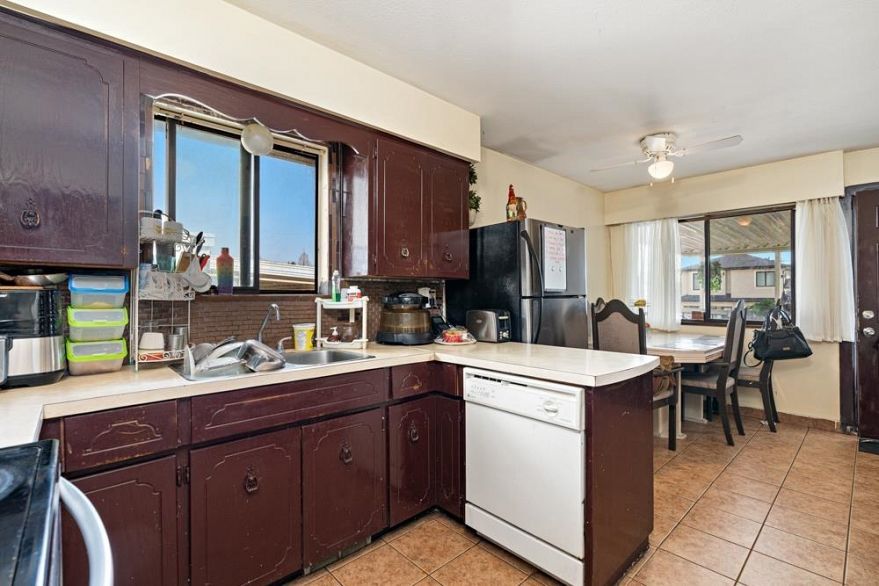 328 E 49th Avenue