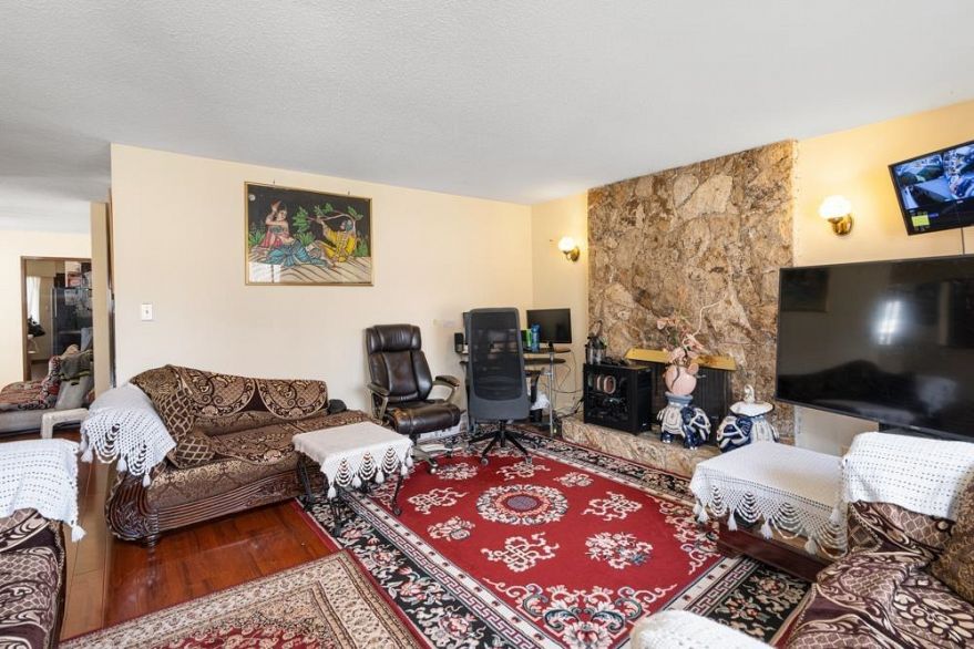 328 E 49th Avenue