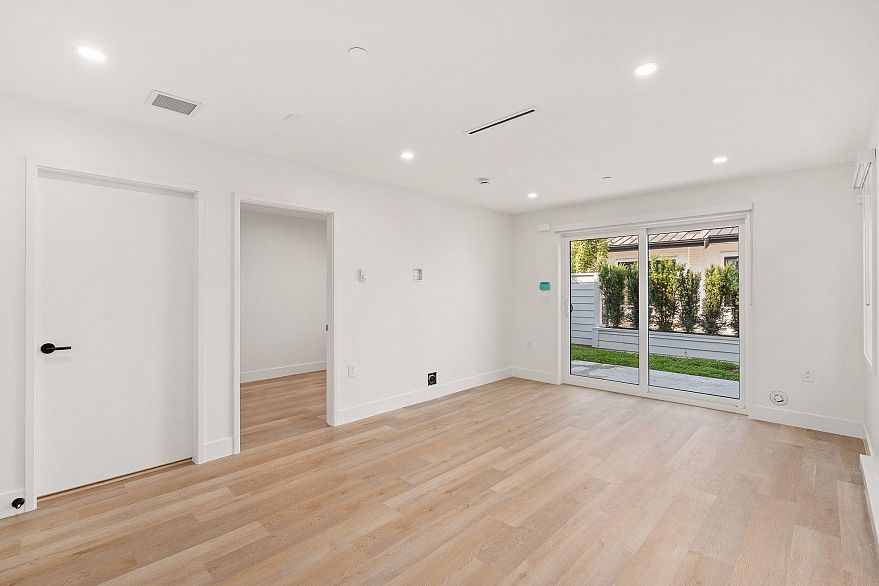 SL 3 2333 E 54th Avenue