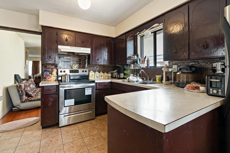 328 E 49th Avenue