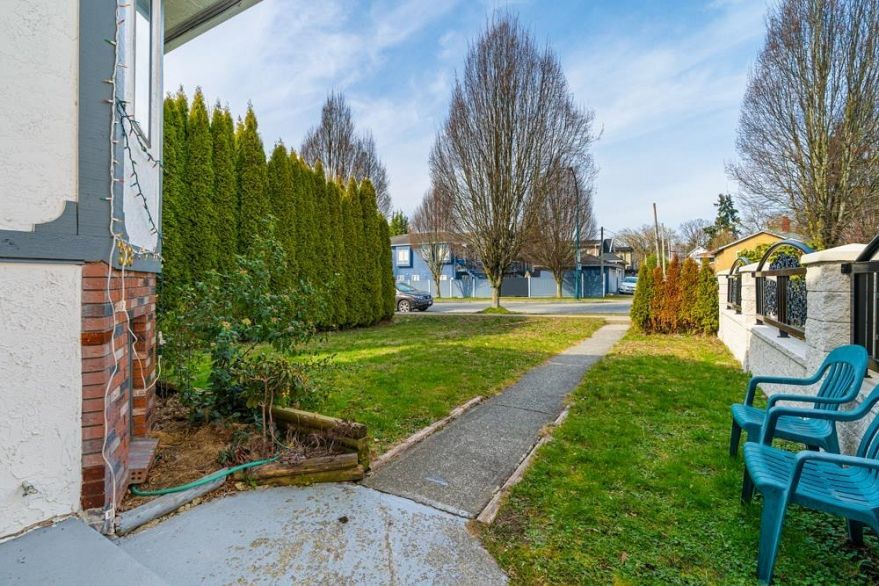 328 E 49th Avenue