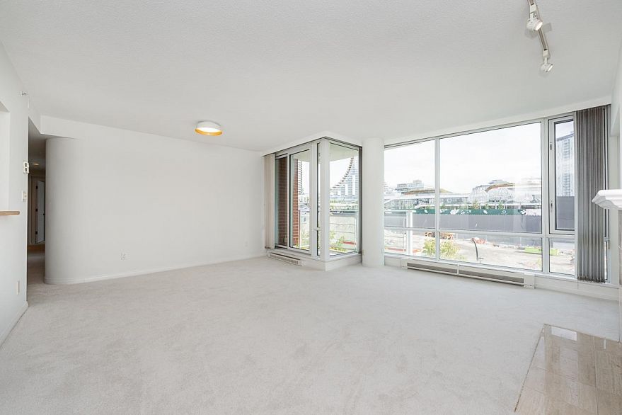 405 688 Fairchild Road