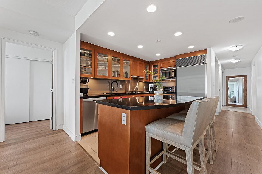 902 1650 Bayshore Drive