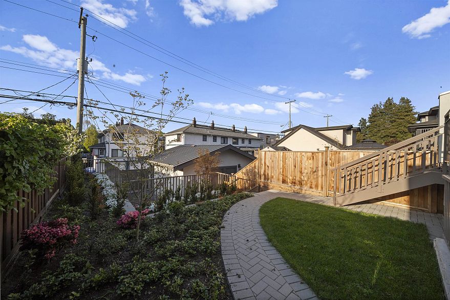 2455 W 10th Avenue
