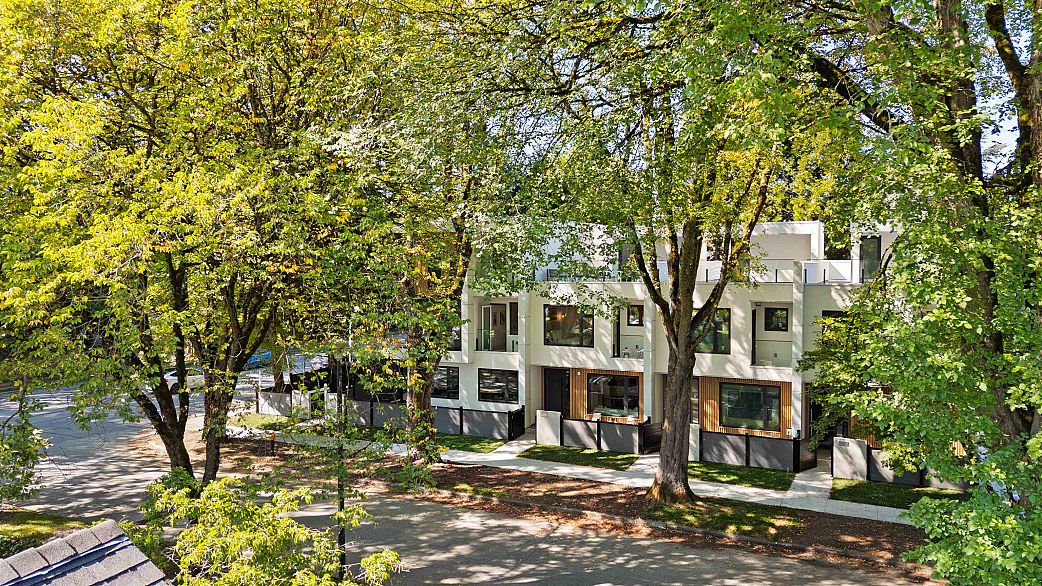 1 1491 Devonshire Crescent