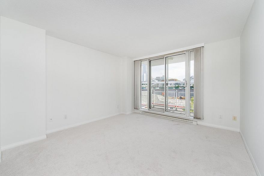 405 688 Fairchild Road