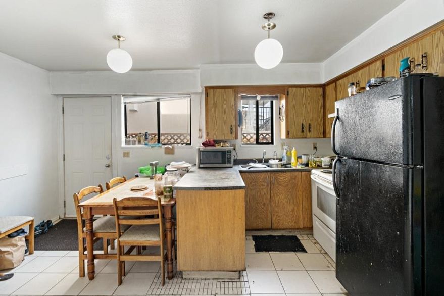 328 E 49th Avenue