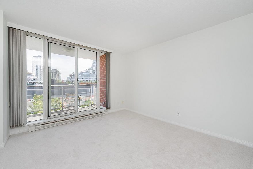 405 688 Fairchild Road