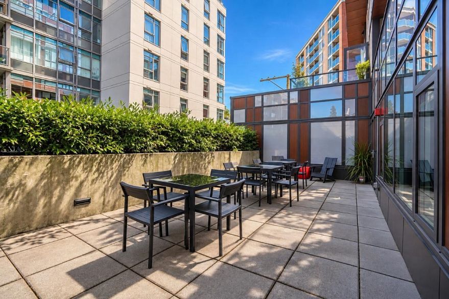 404 209 E 7th Avenue