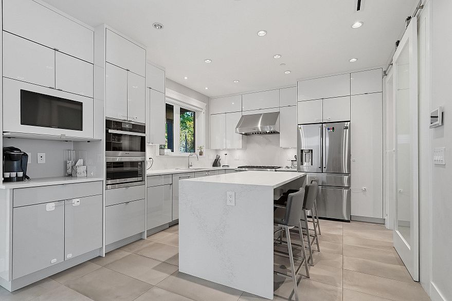 3287 Matapan Crescent
