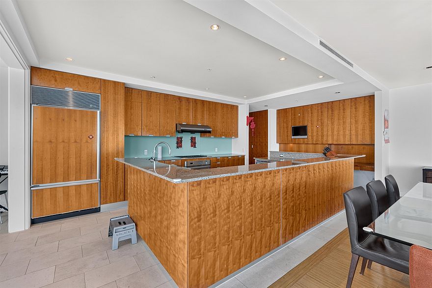 3101 1077 W Cordova Street