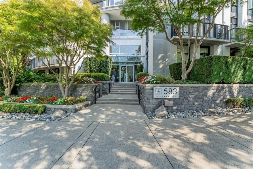 705 583 Beach Crescent