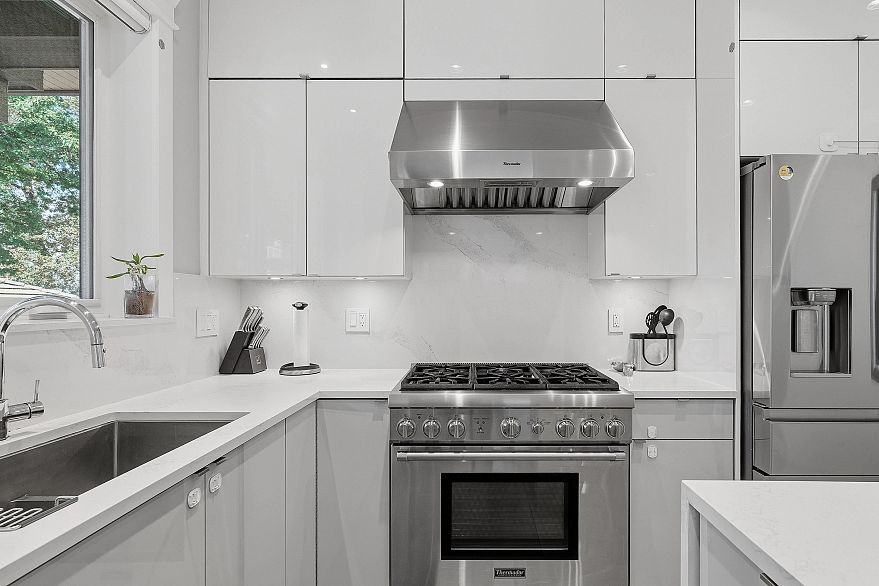 3287 Matapan Crescent