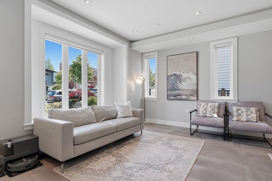 3287 Matapan Crescent