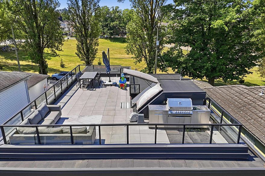 3287 Matapan Crescent