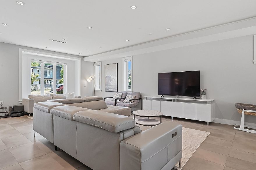 3287 Matapan Crescent