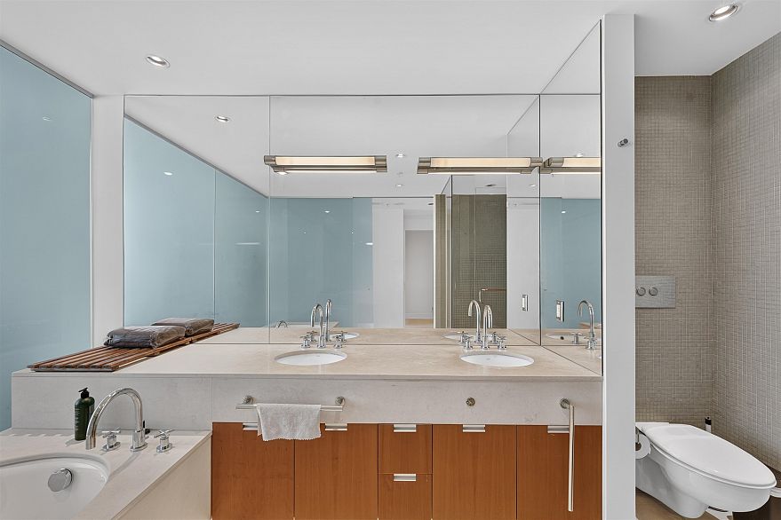 3101 1077 W Cordova Street