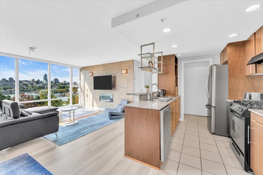 705 583 Beach Crescent