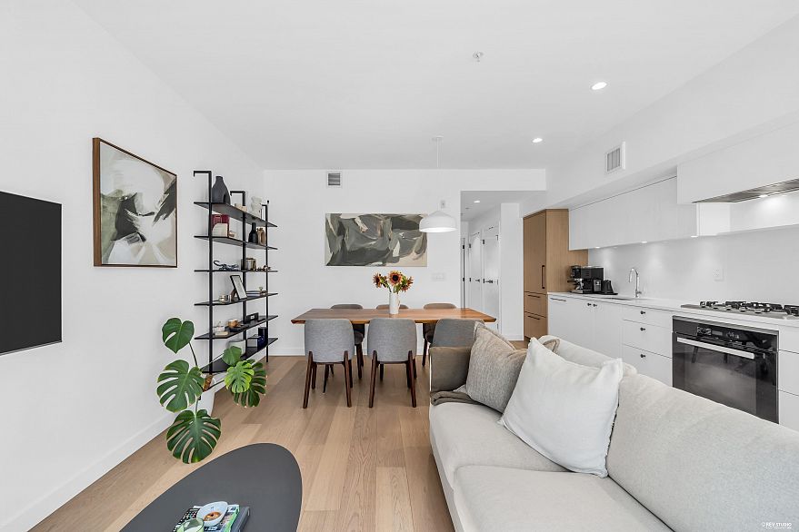 66 W King Edward Avenue