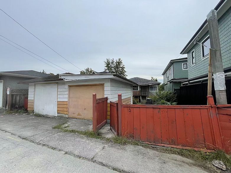 1621 E 58th Avenue