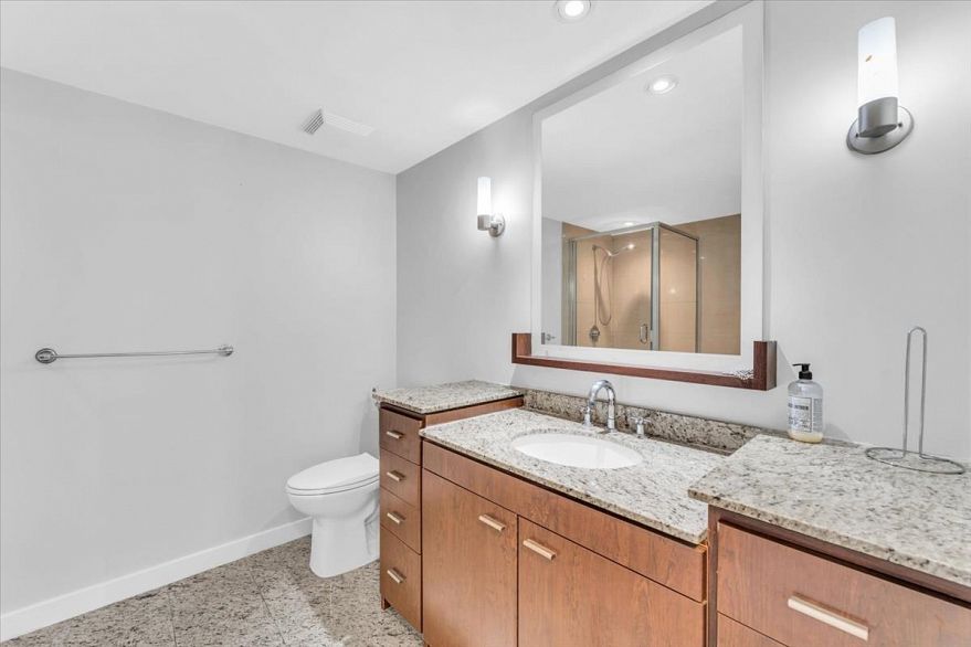 705 583 Beach Crescent