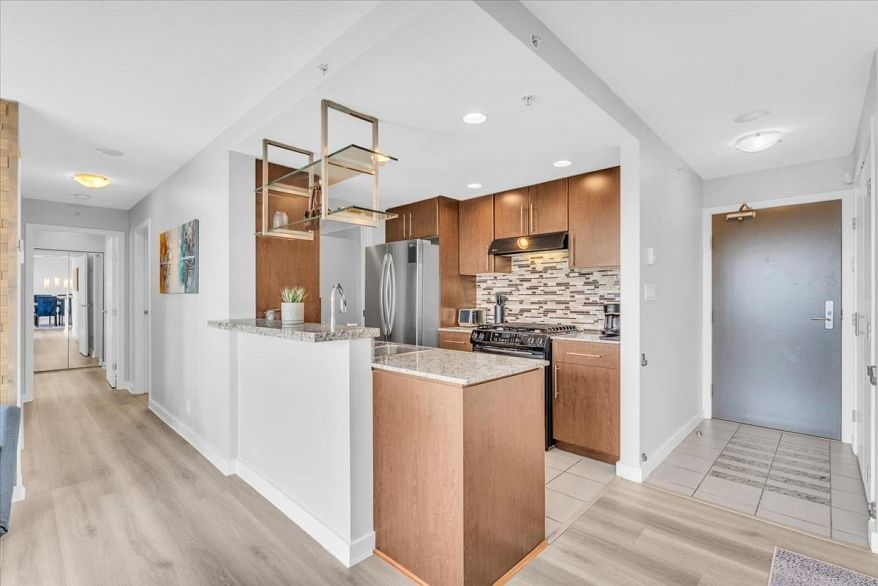 705 583 Beach Crescent
