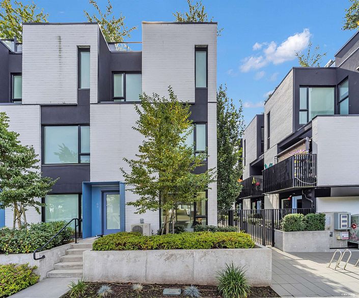 66 W King Edward Avenue