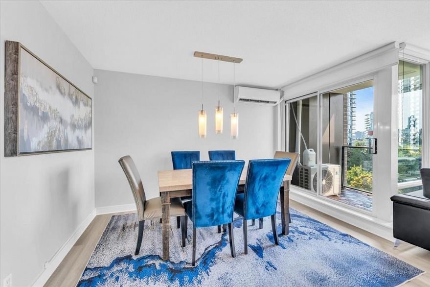 705 583 Beach Crescent