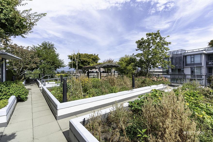 661 2080 W Broadway