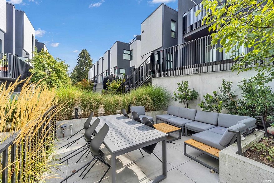 66 W King Edward Avenue