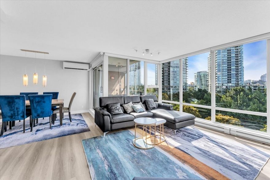 705 583 Beach Crescent