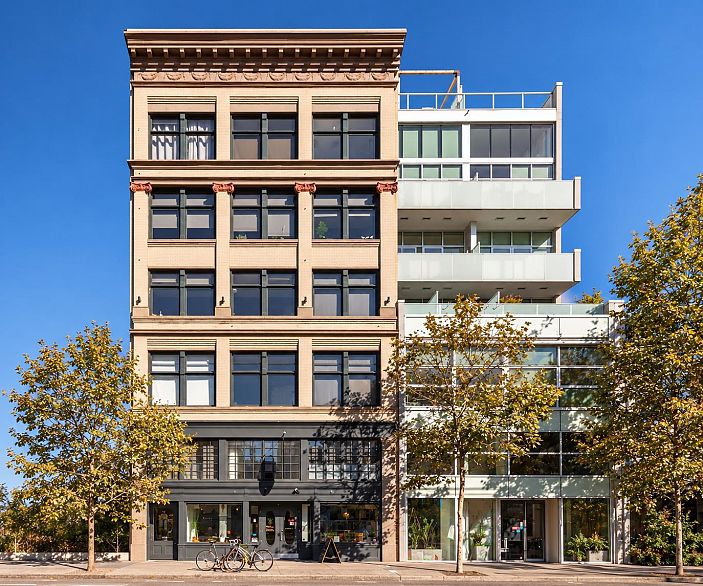 409 53 W Hastings Street