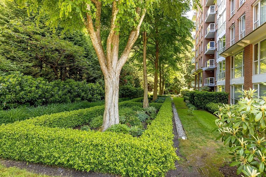 704 5615 Hampton Place