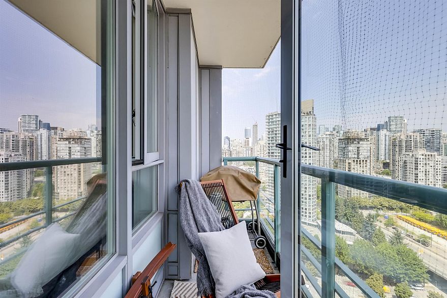 2802 1033 Marinaside Crescent