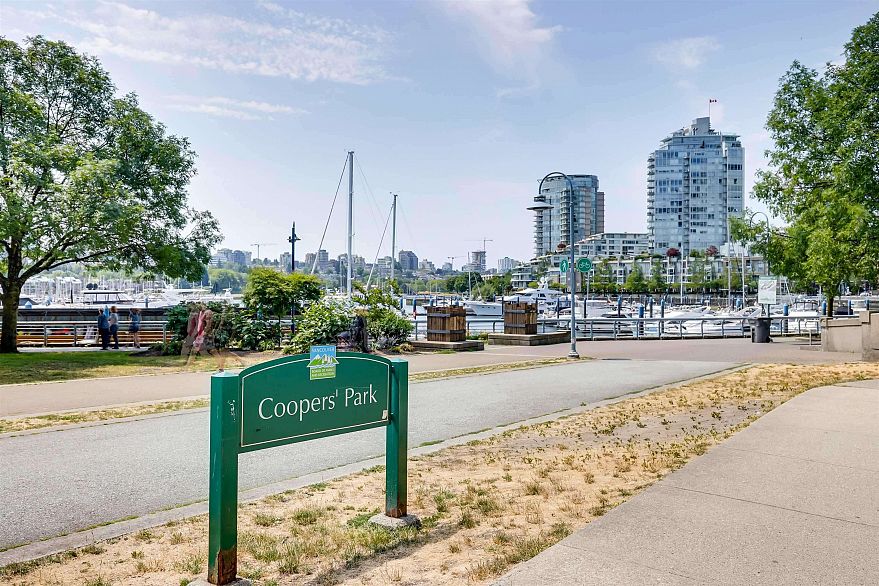 2802 1033 Marinaside Crescent