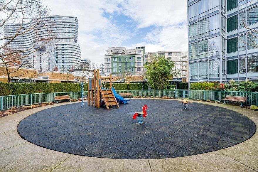 2802 1033 Marinaside Crescent