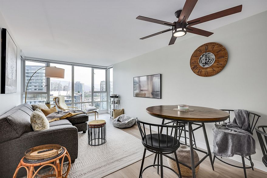 2802 1033 Marinaside Crescent