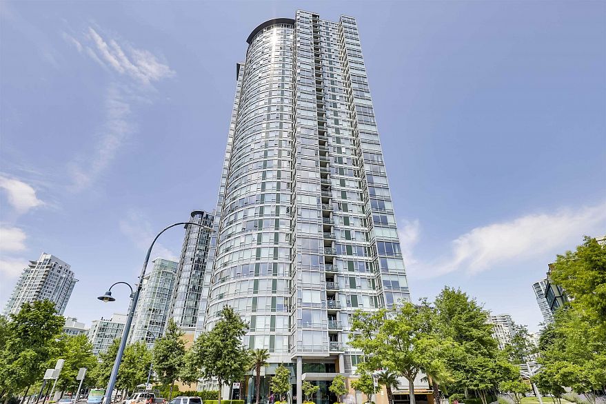 2802 1033 Marinaside Crescent