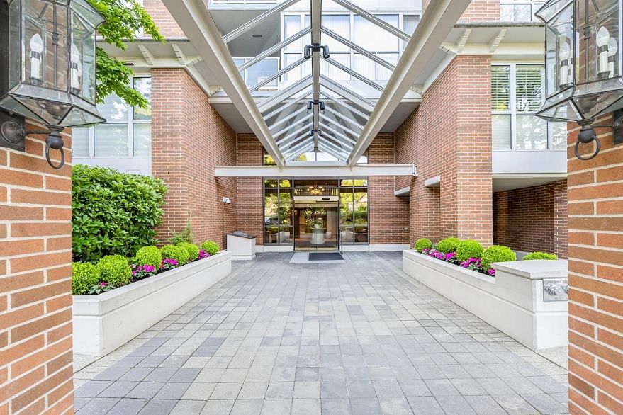 704 5615 Hampton Place