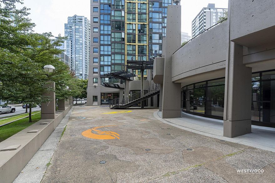 1708 1367 Alberni Street