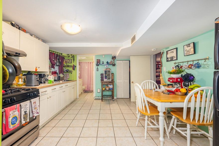 470 W 46th Avenue