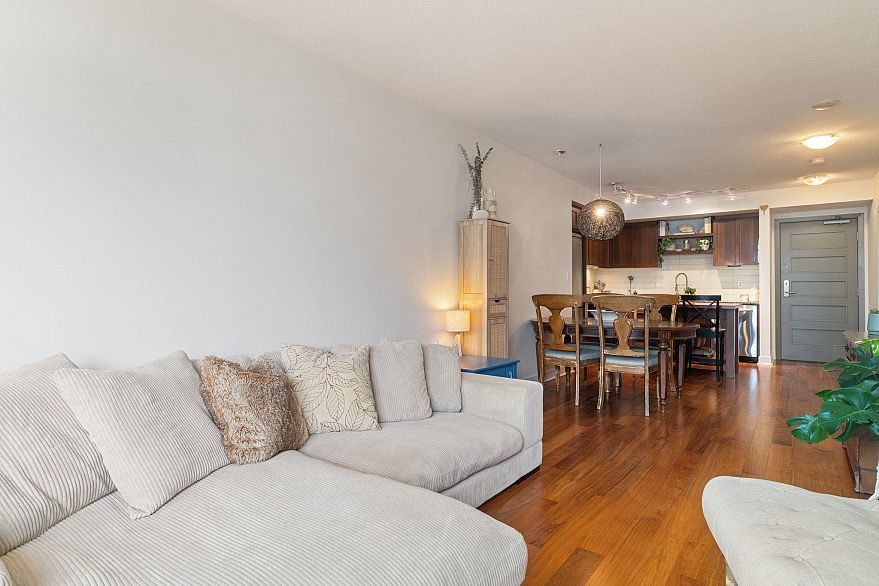 608 2228 W Broadway