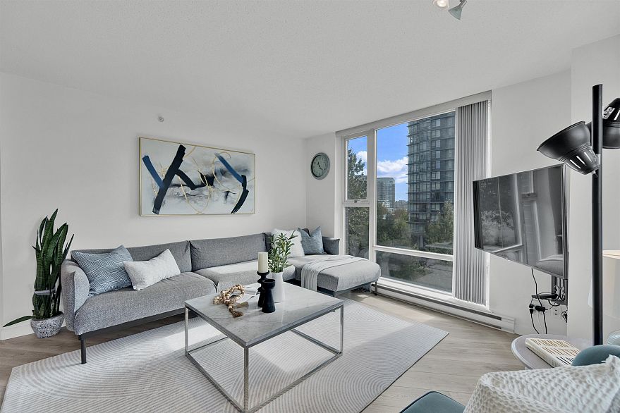 502 455 Beach Crescent