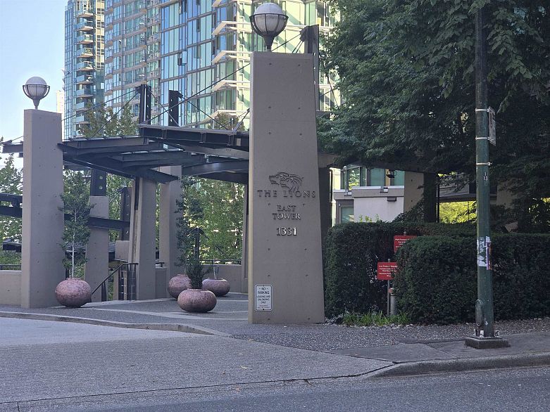 1109 1367 Alberni Street