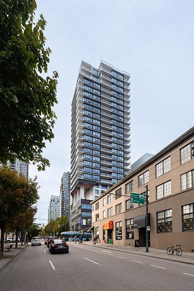 2004 885 Cambie Street
