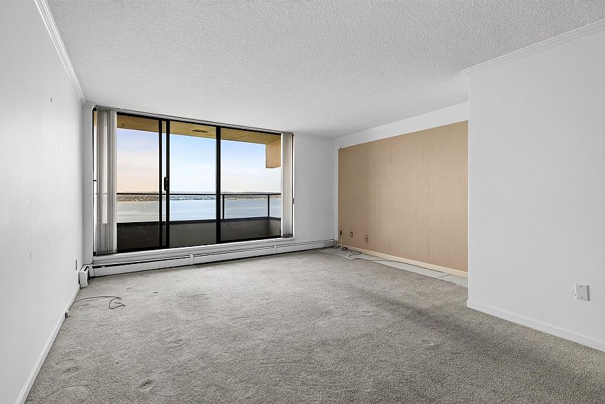 1402 1995 Beach Avenue